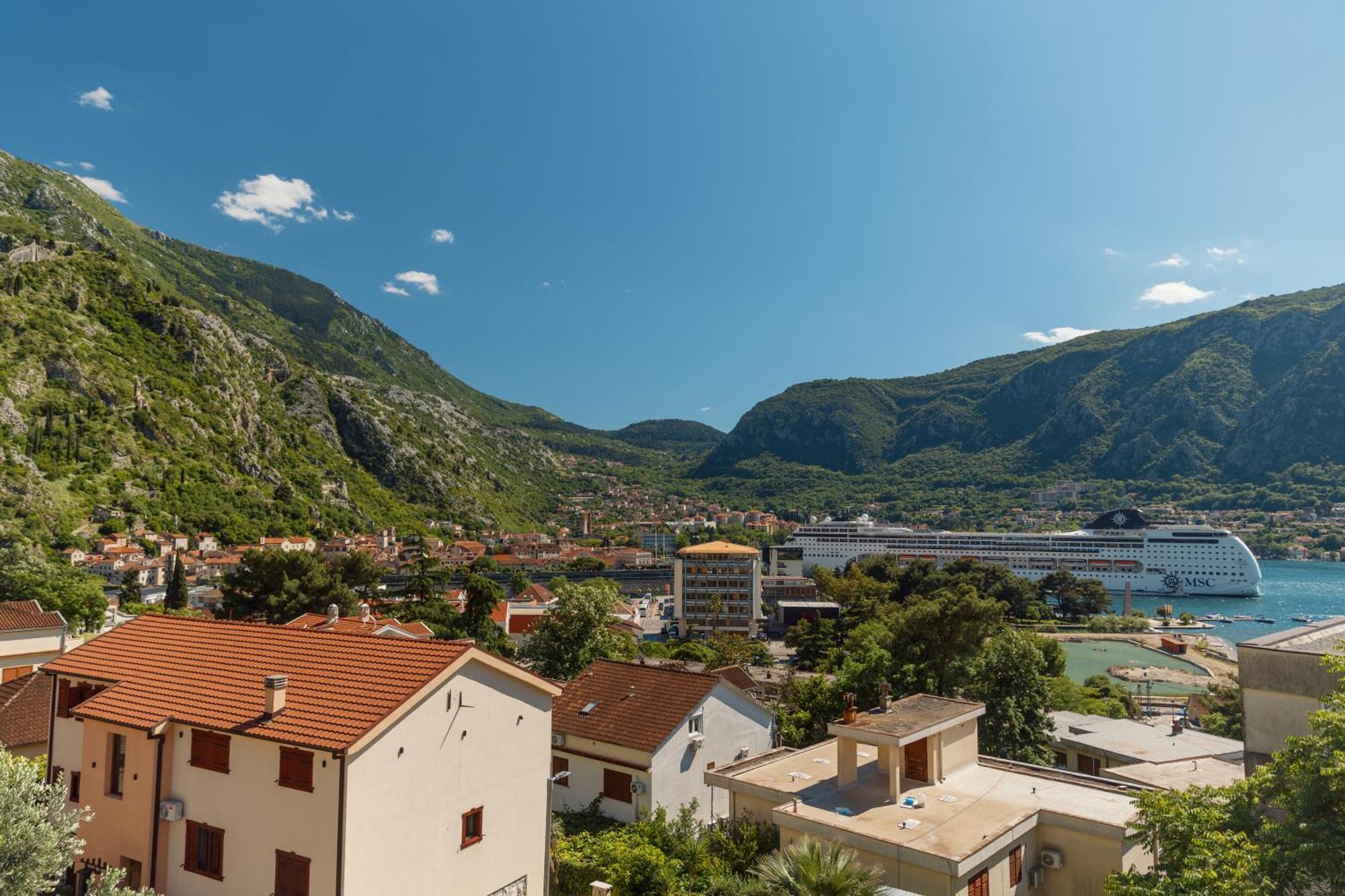 Apartments Los Olivos Kotor Eksteriør billede