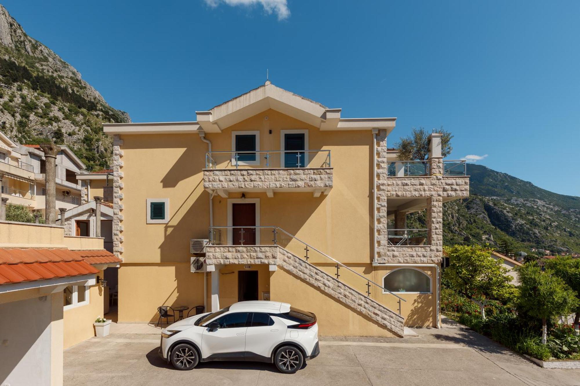 Apartments Los Olivos Kotor Eksteriør billede