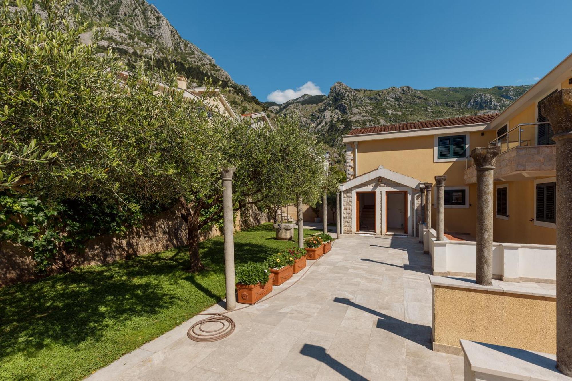 Apartments Los Olivos Kotor Eksteriør billede