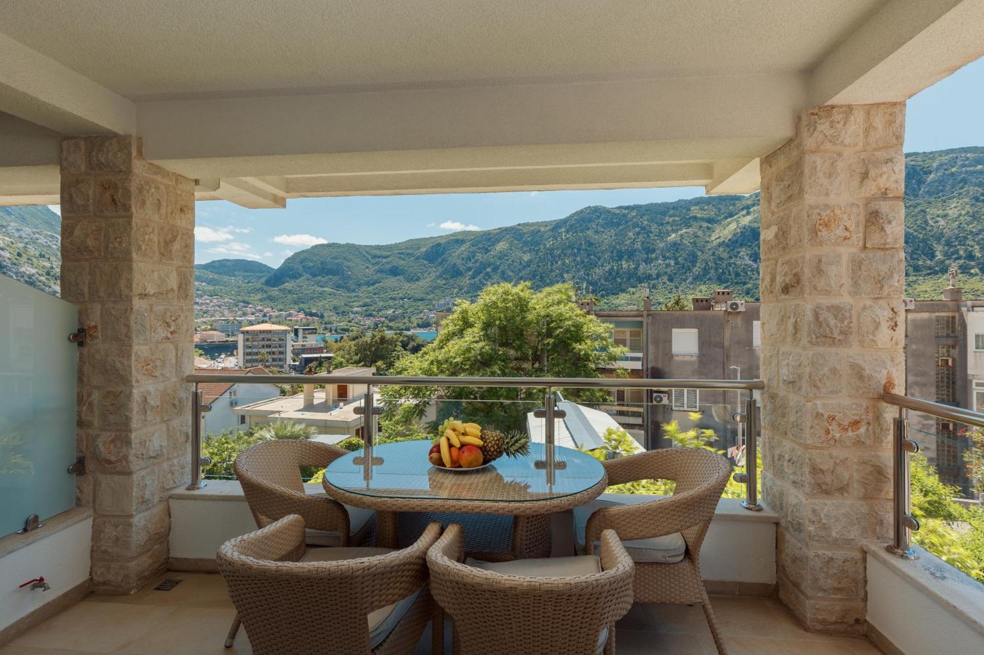 Apartments Los Olivos Kotor Eksteriør billede