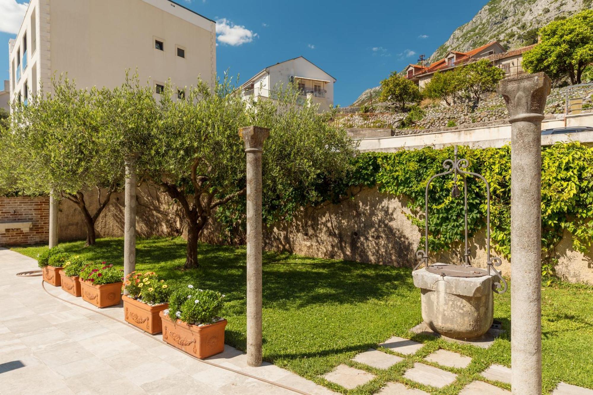 Apartments Los Olivos Kotor Eksteriør billede