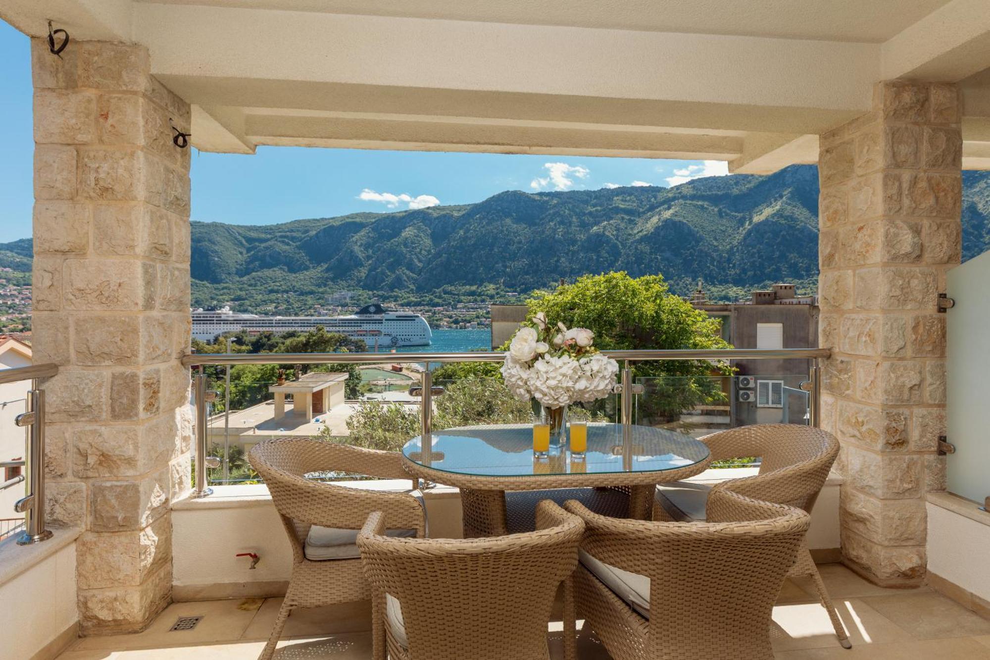 Apartments Los Olivos Kotor Eksteriør billede