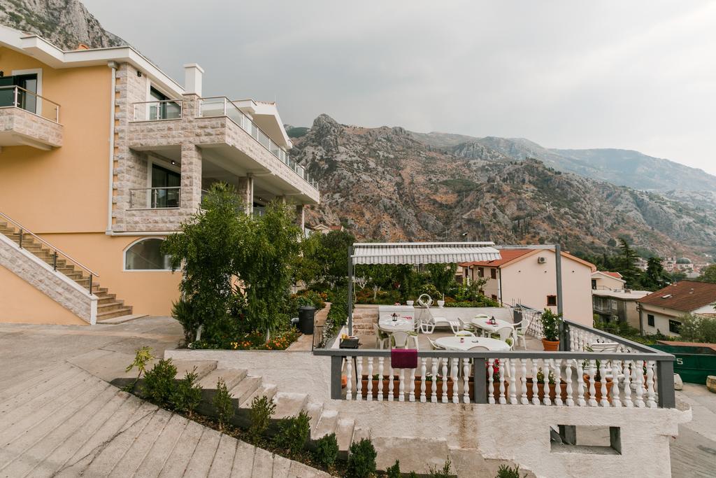 Apartments Los Olivos Kotor Eksteriør billede